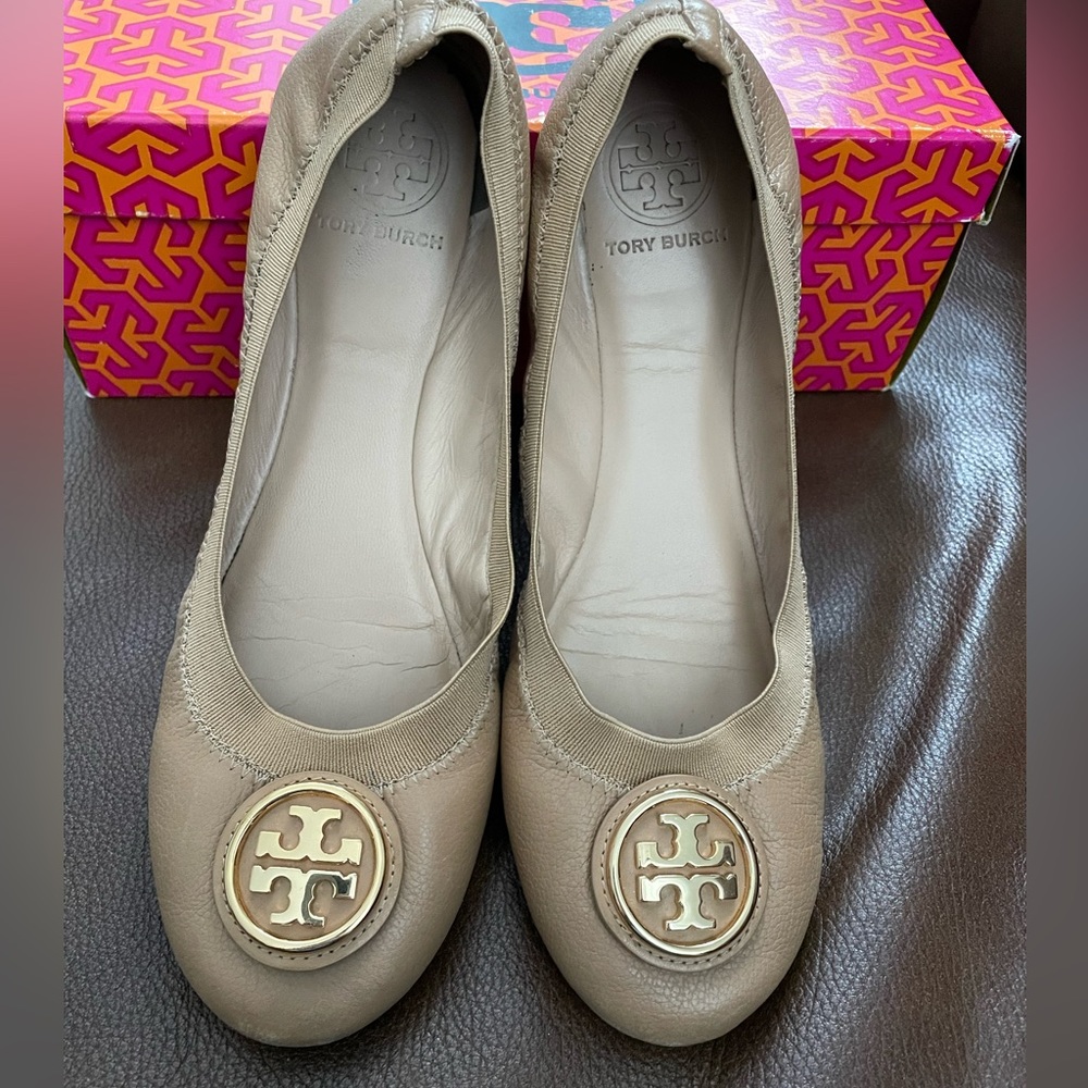 Tory Burch Caroline flat. Size 8.5.